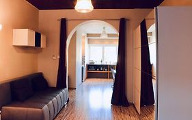 Modern Apt With River View Near City Center&Train